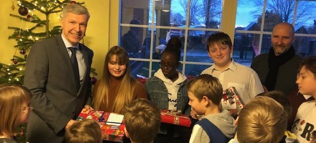 Bescherung für Kinder und Jugendliche