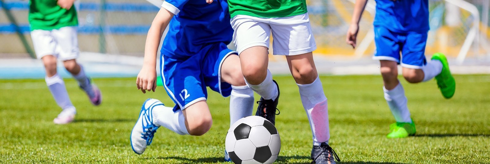 fußballspielende Kinder